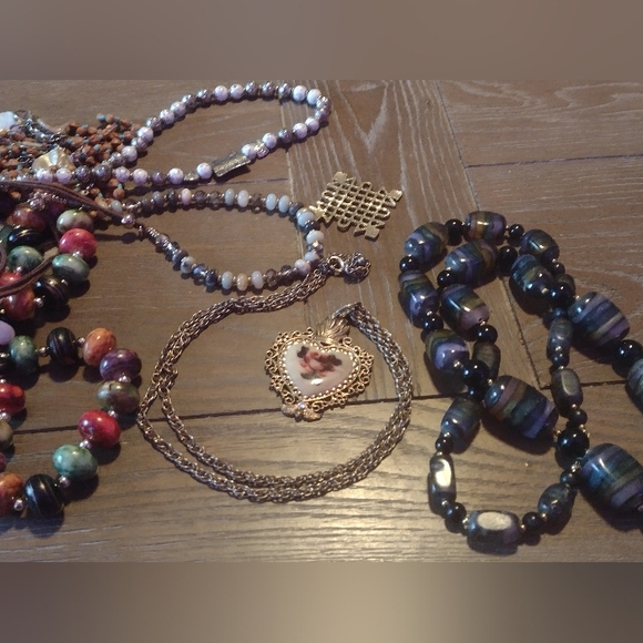 2+ lbs. Assorted Vintage to Modern Necklaces - Picture 5 of 8